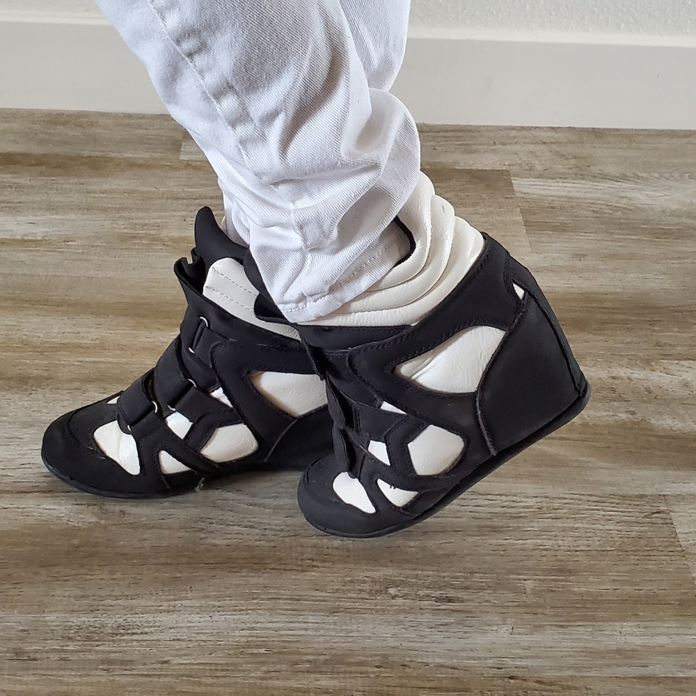 Shoes - Picture 2 of 4